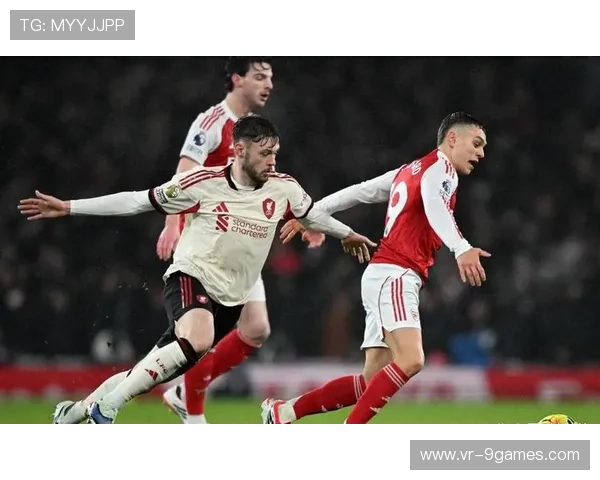 阿森纳与利物浦榜首大战以平局收场，争议事件成焦点